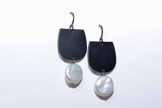 Margo Earrings - Coin Pearls - Tina Lilja