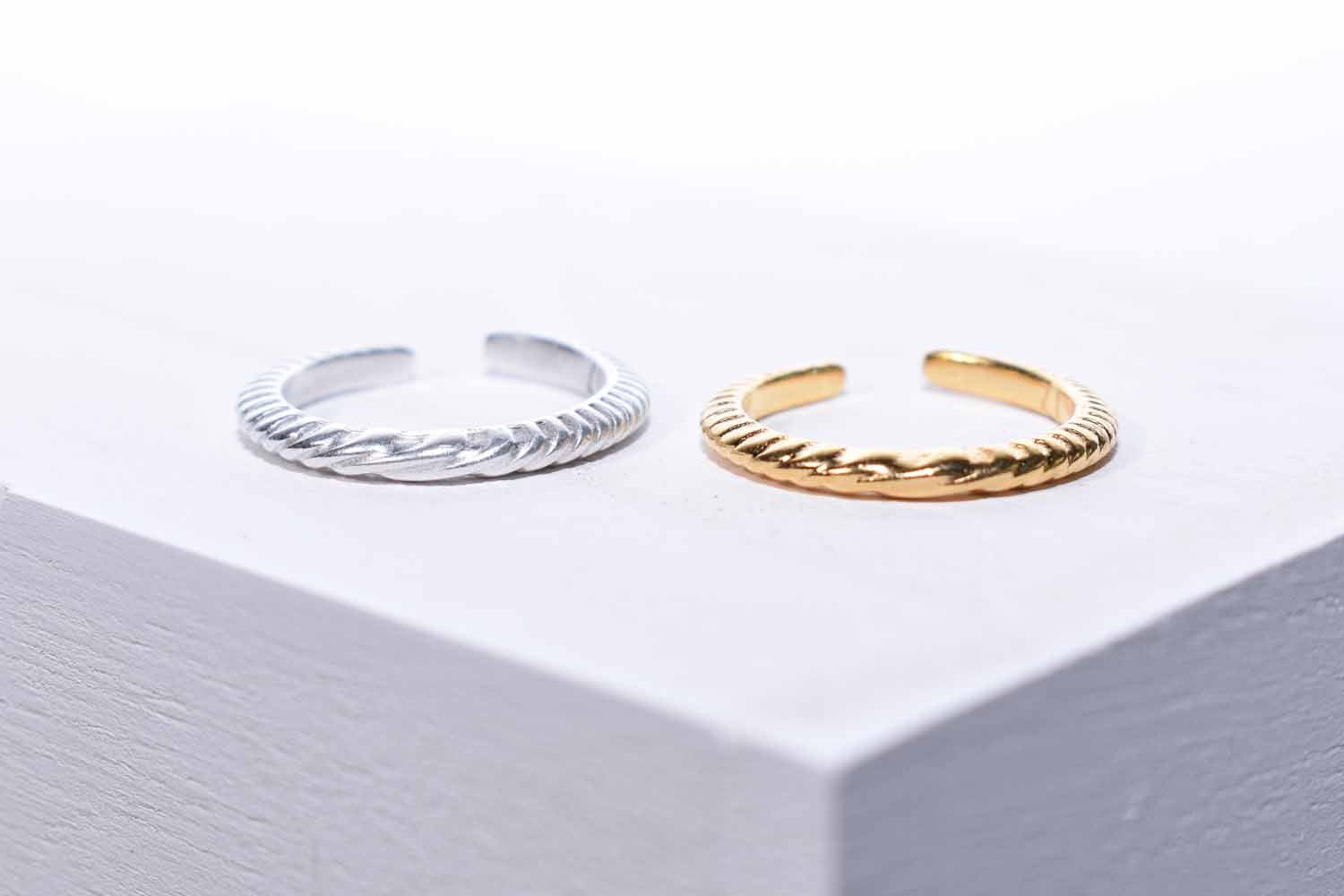 Simple Twisted Ring - Tina Lilja