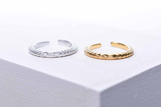 Simple Twisted Ring - Tina Lilja