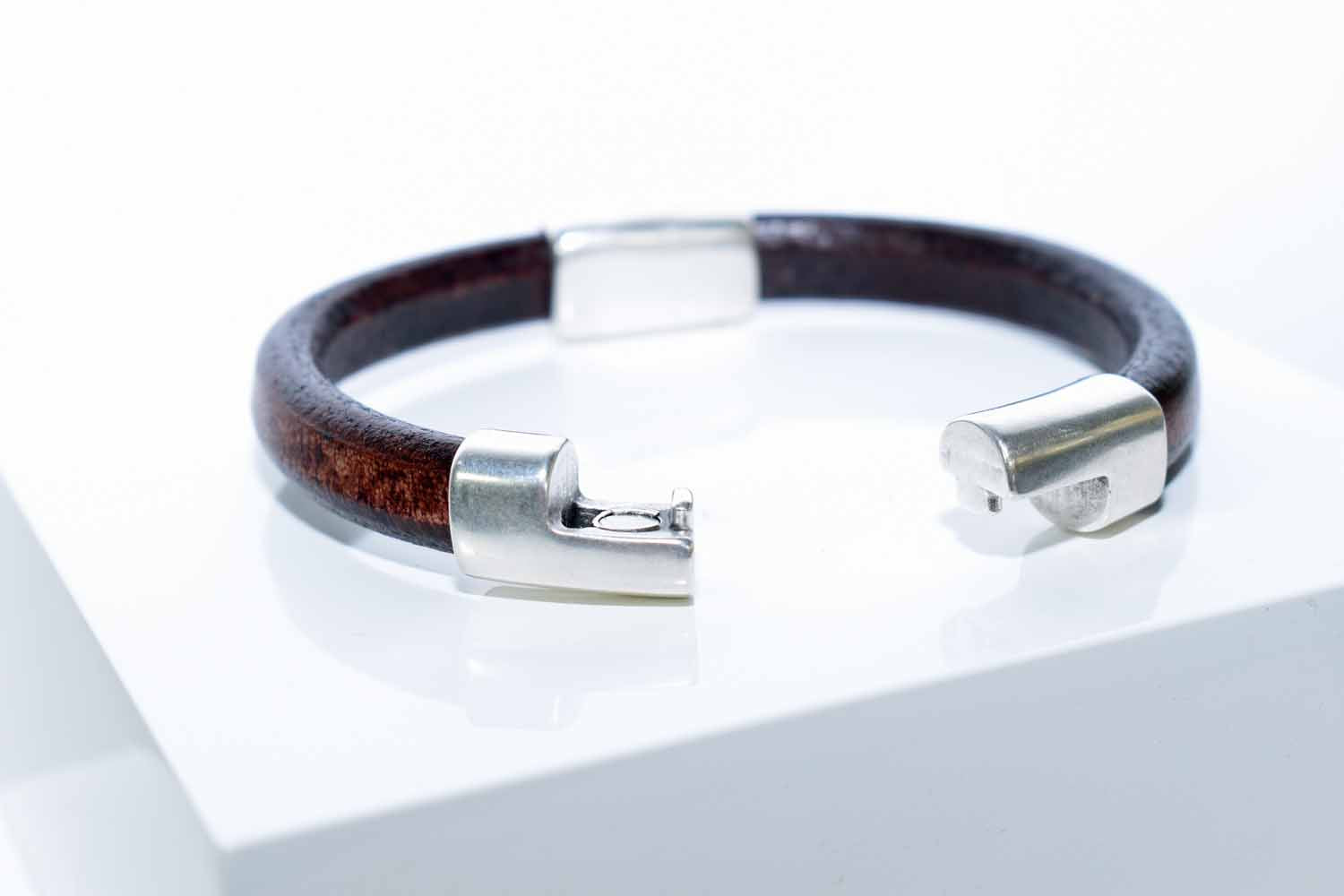 Tanner Leather Bracelet - Distressed Brown - Tina Lilja